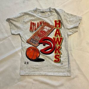 EUC Atlanta Hawks Pro Basketball Fan T-Shirt Size M 10 - 12 kids